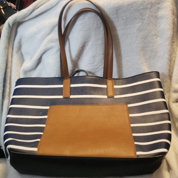 Kelly & Katie Handbags - Kelly and Katie EUC Striped Navy and Tan Tote Bag